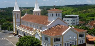 Vereadores de cidade mineira reduzem em 80% os próprios salários