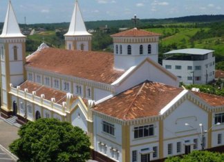 Vereadores de cidade mineira reduzem em 80% os próprios salários