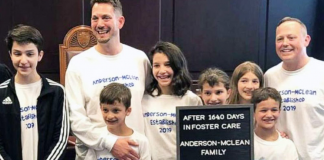 Dois pais adotam seis irmãos que passaram quase cinco anos em um orfanato: “instantaneamente nos apaixonamos” Dois pais adotam seis irmãos que passaram quase cinco anos em um orfanato: “instantaneamente nos apaixonamos”