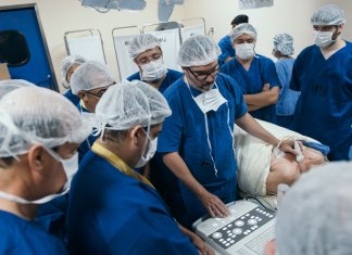 Disponível no SUS, nova técnica trata nódulos de tireoide sem deixar cicatriz