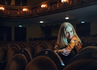 Todo mundo deve ir pelo menos uma vez na vida sozinho ao cinema; desta vez é a ciência quem diz!