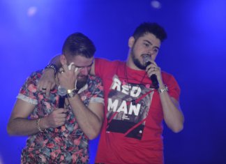 Cantor Zé Neto chora e faz desabafo durante show: ‘Meu filho não quer falar comigo’