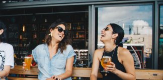 Amizade é também estar separados sem que nada mude Amizade é também estar separados sem que nada mude