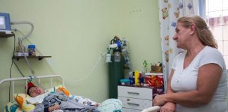 Amor acima de tudo: Enfermeira adota garoto com paralisia cerebral abandonado pelos pais