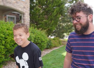 Professor adota aluno órfão para ajudá-lo a conseguir transplante de rim