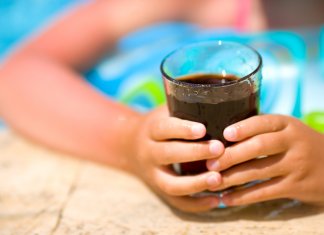 Projeto que proíbe venda de refrigerantes em escolas é aprovado por Comissão da Câmara