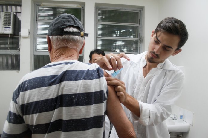 Vacinação contra a gripe no SUS está aberta a toda a população