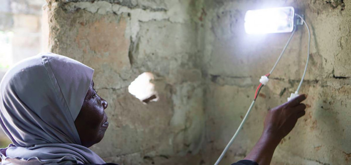 Mulheres de Zanzibar treinadas como engenheiras solares trazem luz para aldeias remotas