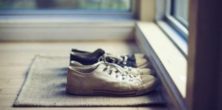 Tirar os sapatos antes de entrar em casa não é assim tão ruim.