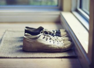 Tirar os sapatos antes de entrar em casa não é assim tão ruim.