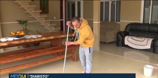 Depois de perder o emprego, homem oferece serviço de ‘diaristo’ em Curitiba