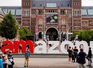 Famosa atração turística de Amsterdã se transforma em recado importante e urgente ao Brasil  