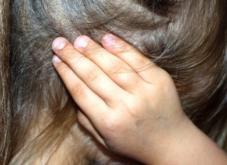 Falta tratamento para criança de escola pública com transtorno mental