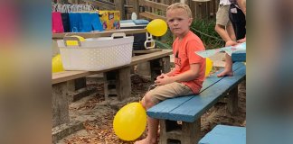 Menino faz festa de aniversário e ninguém aparece, então estranhos se mobilizam e enchem a sua festa Menino faz festa de aniversário e ninguém aparece, então estranhos se mobilizam e enchem a sua festa