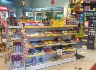 Homem se arrepende de furto e volta a loja para pagar caixa de chocolates que havia subtraído