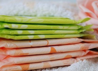 Distribuição de absorventes em escolas municipais é aprovada na Câmara do Rio