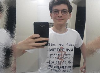 “Vittinho do SUS” faz sucesso na web com mensagem: “Não me chame de Doutor”