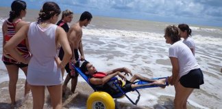 Moradoras do bairro mais caro da Paraíba pedem a vereadora que impeça pessoas com deficiência de irem à praia