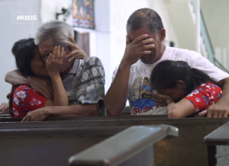 Irmãs gêmeas separadas na infância se reencontram no abraço mais lindo