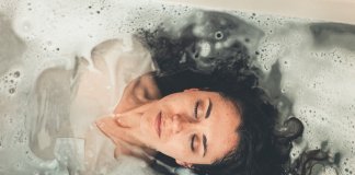 Por que você não deve levar o celular para o banheiro (não é o que você está pensando) Por que você não deve levar o celular para o banheiro (não é o que você está pensando)