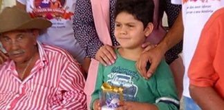 Com quase nada para comer em casa, menino doa ovo para ajudar abrigo de idosos Com quase nada para comer em casa, menino doa ovo para ajudar abrigo de idosos