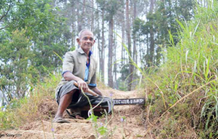 contioutra.com - Conheça o homem de 68 anos que plantou mais de 11 mil árvores na Indonésia.