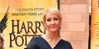 J. K. Rowling doou boa parte do patrimônio para a caridade.