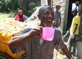 Usina solar transforma água do oceano em água potável no Quênia