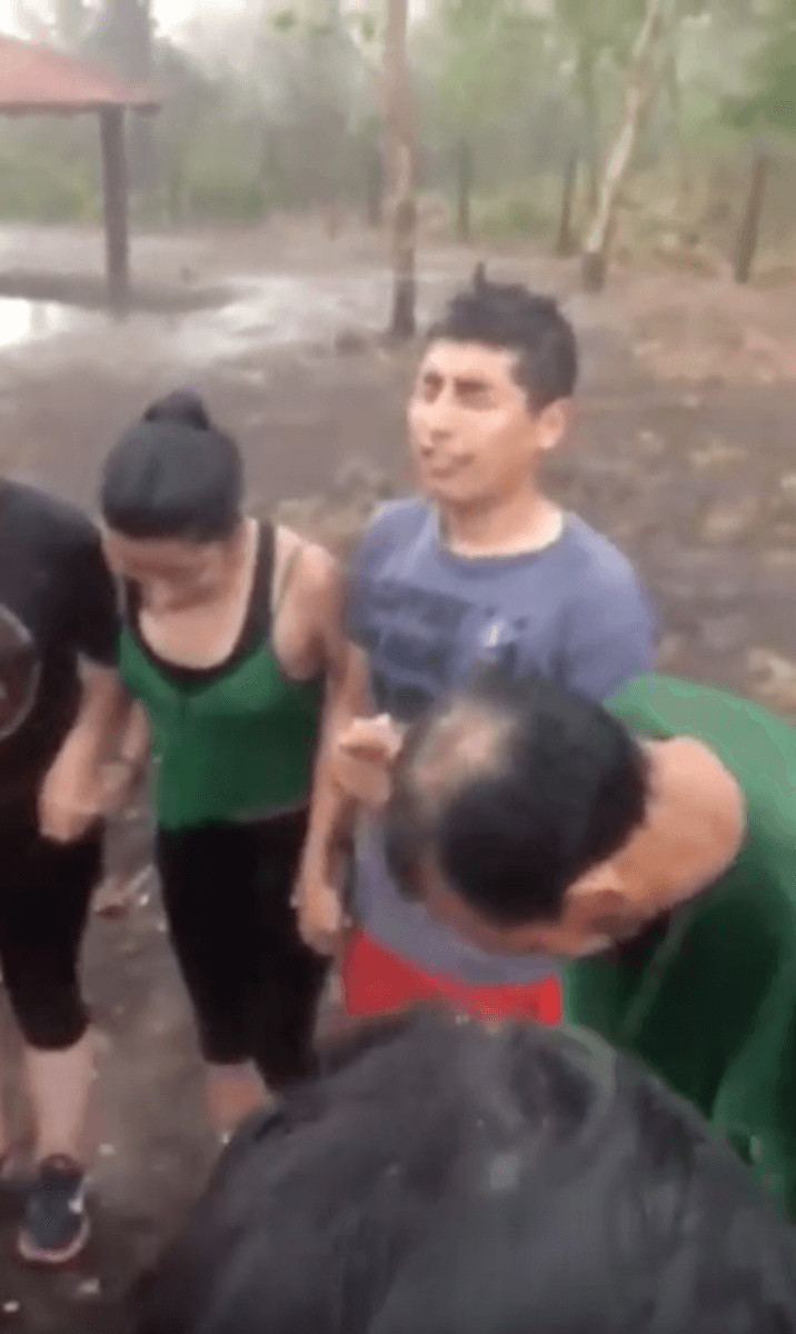 contioutra.com - Chuva torrencial surpreende volunt&aacute;rios de inc&ecirc;ndio na Amaz&ocirc;nia boliviana