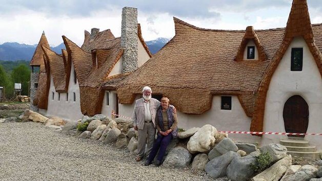 contioutra.com - Com material 100% orgânico, casal constrói casa inspirada em contos de fada
