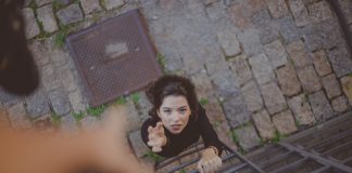 Ajudar o colega de trabalho não gera concorrência e sim admiração Ajudar o colega de trabalho não gera concorrência e sim admiração