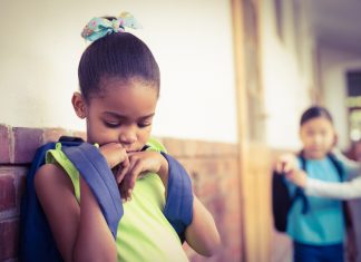 Descubra como seu filho se ajusta a um novo local escolar