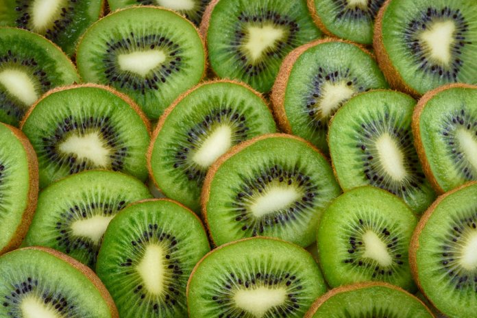 Coma um kiwi por dia e sinta a diferença