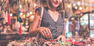 Você merece encontrar para si mesmo alguns oásis de paz nesse mundo tão violento Você merece encontrar para si mesmo alguns oásis de paz nesse mundo tão violento