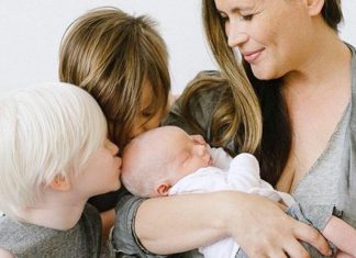 Bebê albino é chamado de filho de Sugar Daddy e mãe decide promover conscientização sobre o albinismo