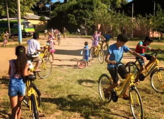 Garotinha arrecada 150 bicicletas para crianças de Linhares (ES). Uma linda ação de Natal!