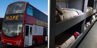 Ônibus de dois andares é transformado em um abrigo móvel para moradores de rua.