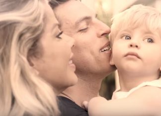 Karina Bacchi leva marido às lágrimas ao anunciar que ele será pai de Enrico na certidão (VÍDEO)