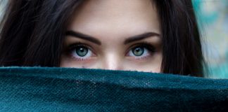 Olhos bonitos que não podem rir ou chorar não contam de você