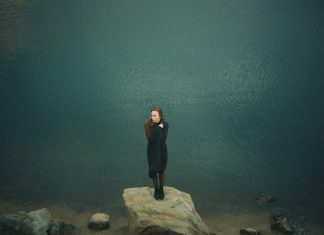 À mulher é mais doloroso ter que provar que é vítima