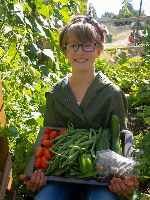 contioutra.com - Com apenas 9 anos, ela  cultiva horta em casa para alimentar moradores de rua.