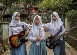 Banda de rock formada por meninas muçulmanas faz sucesso na Indonésia