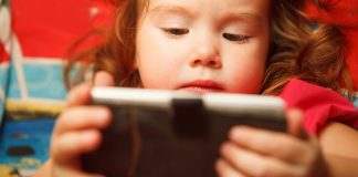 “Dar um smartphone nas mãos de seu filho é como lhe oferecer entorpecentes”, diz especialista em vícios