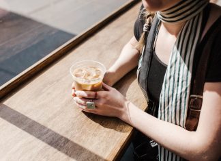 Lamentar partidas não é do seu feitio.