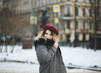 Mude. Felicidade não é liberdade em condicional. Você responde por ela, só você.