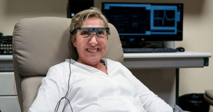 Deficiente visual volta a enxergar após a tecnologia do olho biônico