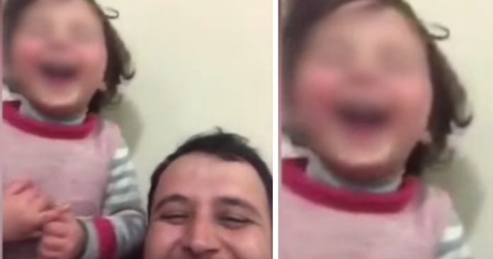 Pai sírio inventa jogo para que sua filha não tenha medo do barulho das bombas