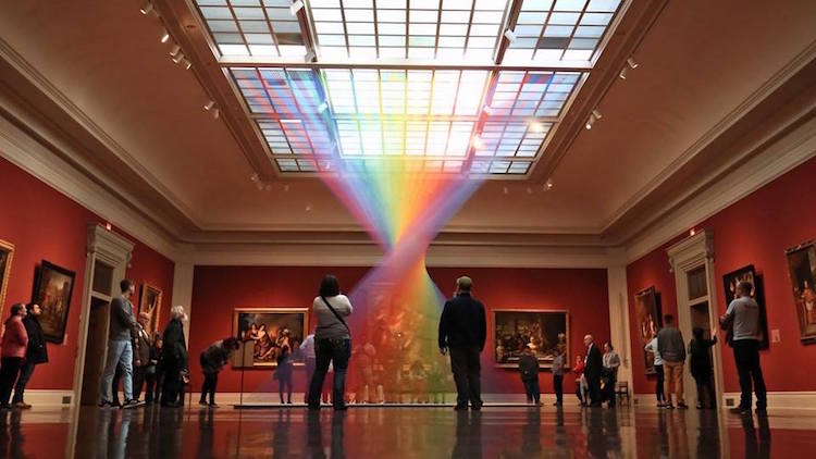contioutra.com - Museu de Arte de Toledo expõe obra que cria arco-íris artificial