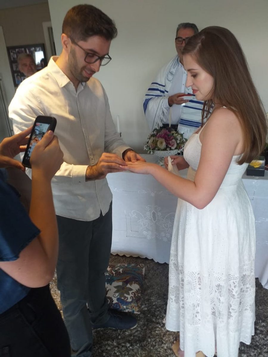 contioutra.com - Noivos cancelam casamento presencial e fazem cerimônia ao vivo nas redes sociais