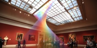 Museu de Arte de Toledo expõe obra que cria arco-íris artificial